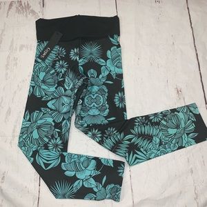 Gypsy05 floral physique cropped leggings NWT